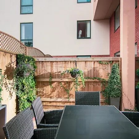 Casa de Férias Deluxe Near Cabot Circus W Parking Sleeps 5