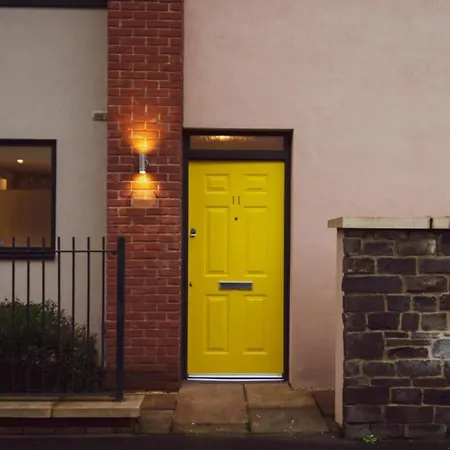 Deluxe Near Cabot Circus W Parking Sleeps 5 Bristol