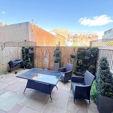 Deluxe Near Cabot Circus W Parking Sleeps 5 Nyaraló