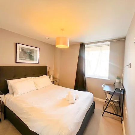 펜션 Deluxe Near Cabot Circus W Parking Sleeps 5 브리스틀
