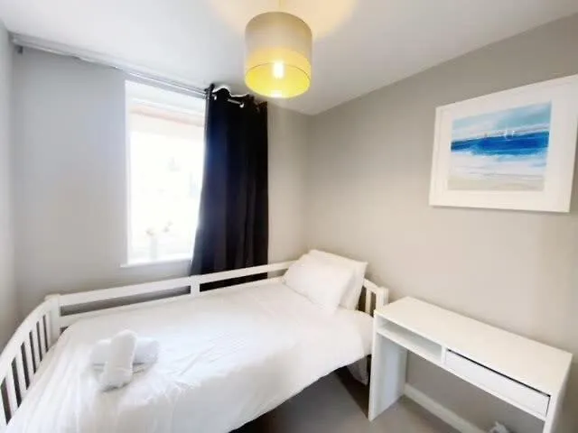 Deluxe Near Cabot Circus W Parking Sleeps 5 * Bristol