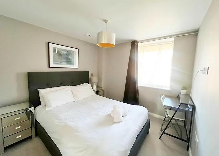 Deluxe Near Cabot Circus W Parking Sleeps 5 Bristol