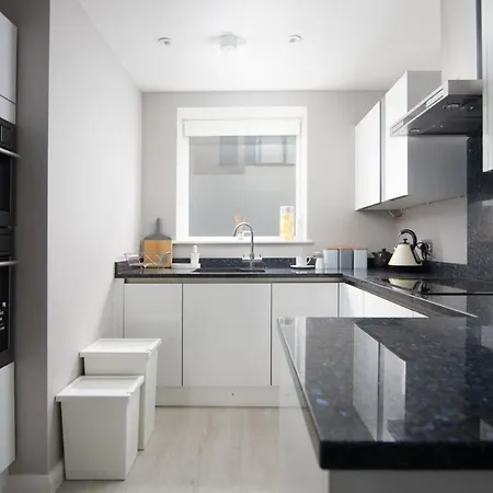 Feriehus Deluxe Near Cabot Circus W Parking Sleeps 5 *