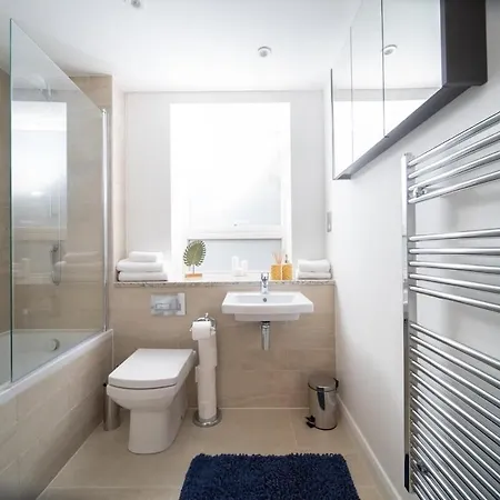 Deluxe Near Cabot Circus W Parking Sleeps 5 Bristol