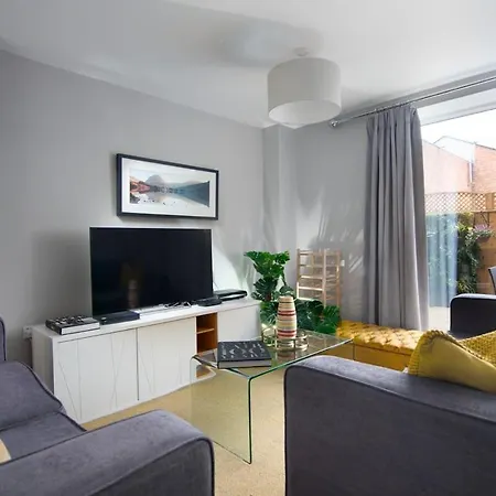 Holiday home Deluxe Near Cabot Circus W Parking Sleeps 5 Bristol