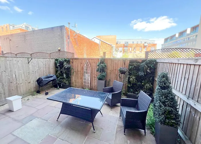 Deluxe Near Cabot Circus W Parking Sleeps 5 Σπίτι διακοπών